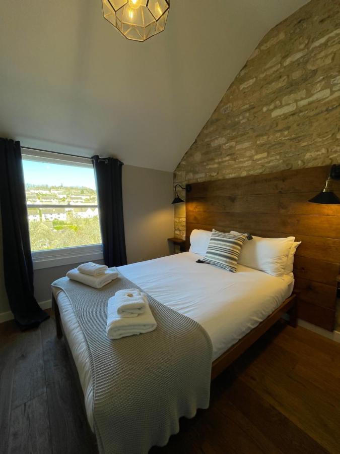 The Queen Matilda Country Rooms Avening Bagian luar foto