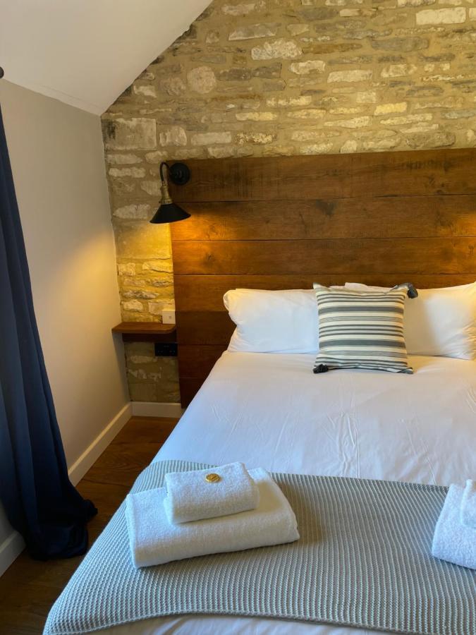 The Queen Matilda Country Rooms Avening Bagian luar foto