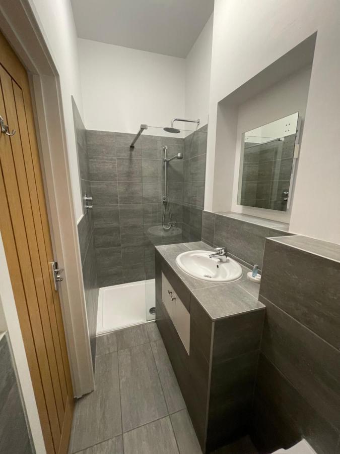 The Queen Matilda Country Rooms Avening Bagian luar foto
