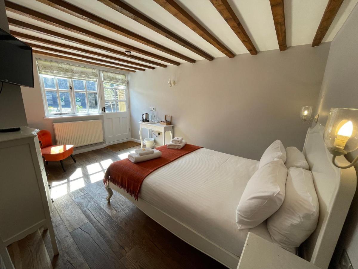 The Queen Matilda Country Rooms Avening Bagian luar foto