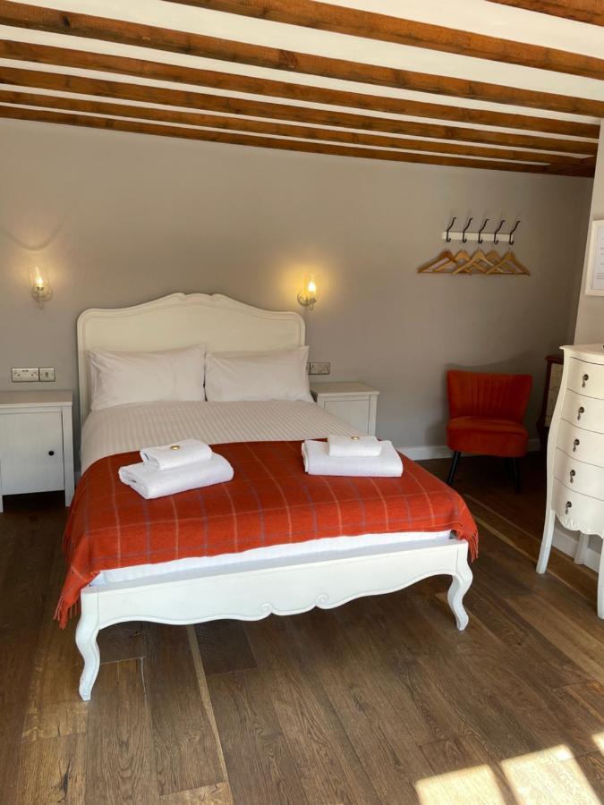 The Queen Matilda Country Rooms Avening Bagian luar foto