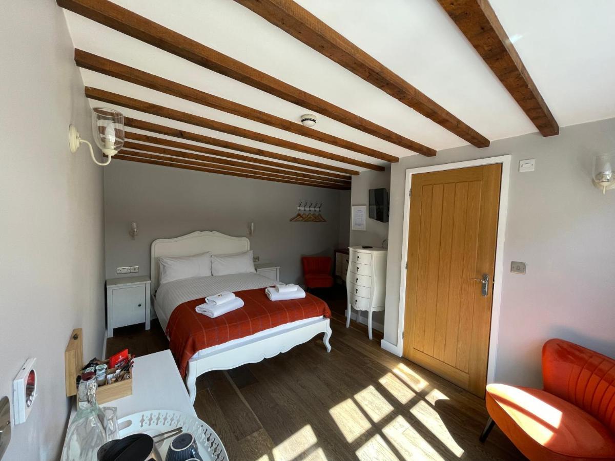 The Queen Matilda Country Rooms Avening Bagian luar foto
