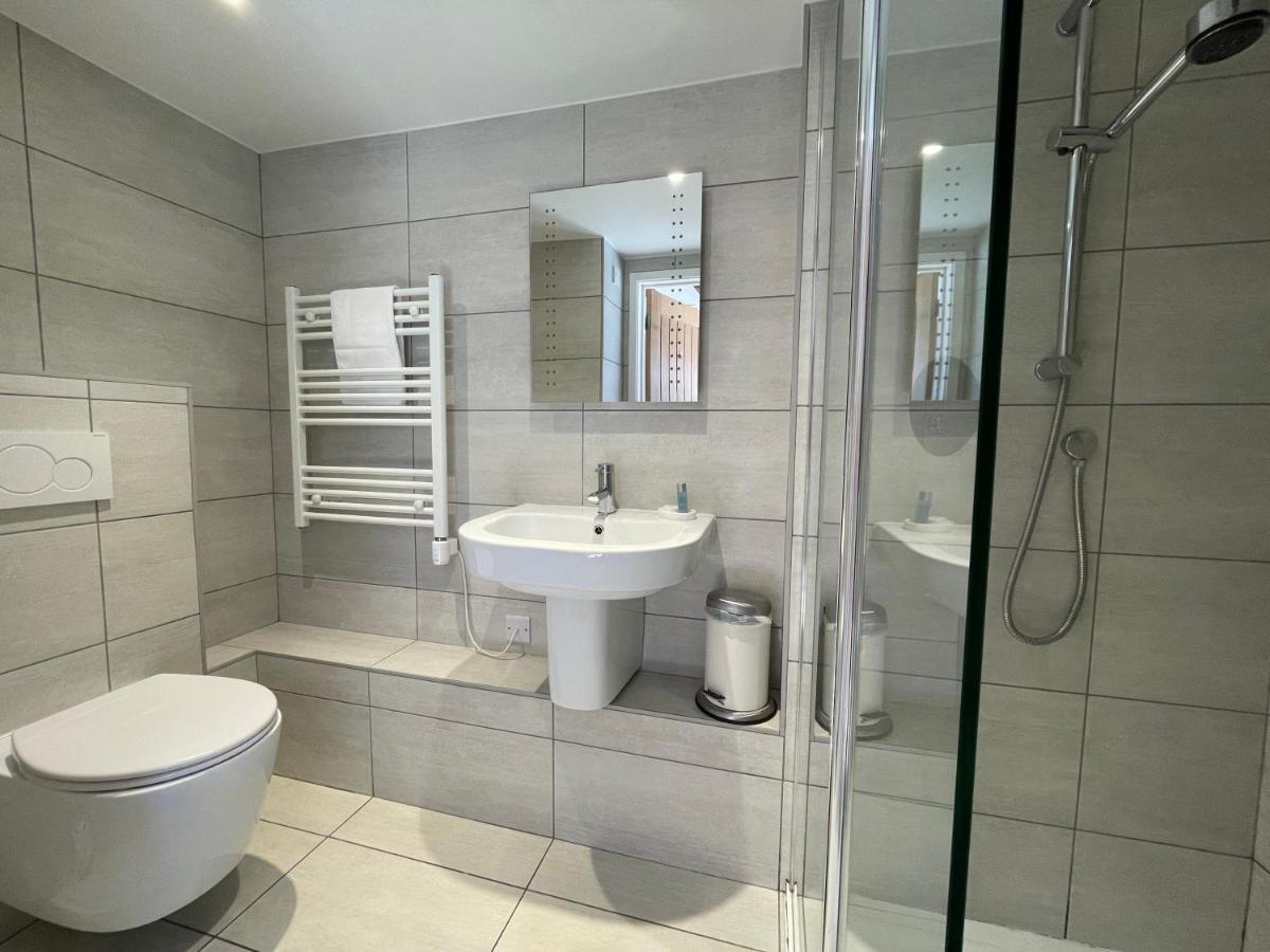 The Queen Matilda Country Rooms Avening Bagian luar foto